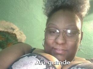 Ari_grande