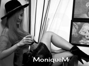 MoniqueM