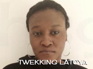 TWEKKING_LATOYA